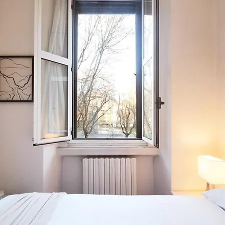 Cozy Two-bedroom In Citta Studi Area Апартаменты *
